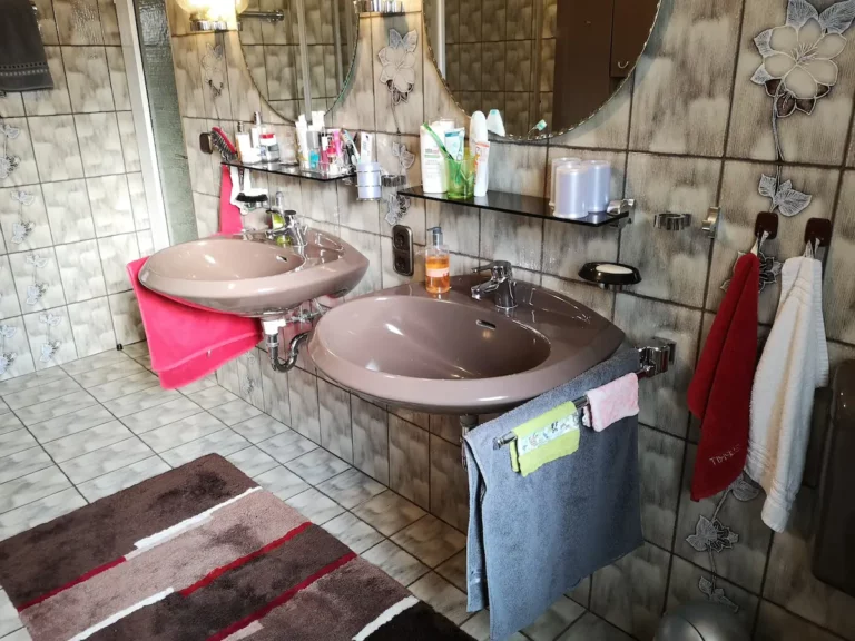 erding blaues zimmer bad 768x576