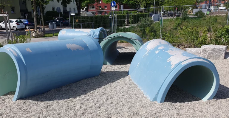 Betonröhren zum Durchkriechen Betonröhren zum Durchkriechen