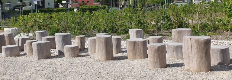 Baumstümpfe zum Klettern und Balancieren Baumstümpfe zum Klettern und Balancieren