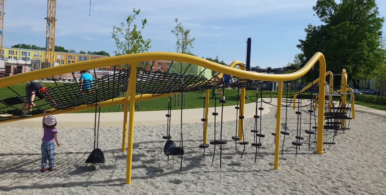 Großer Kletterpark